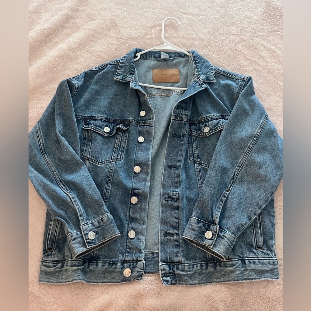 H&M women’s trucker denim jacket